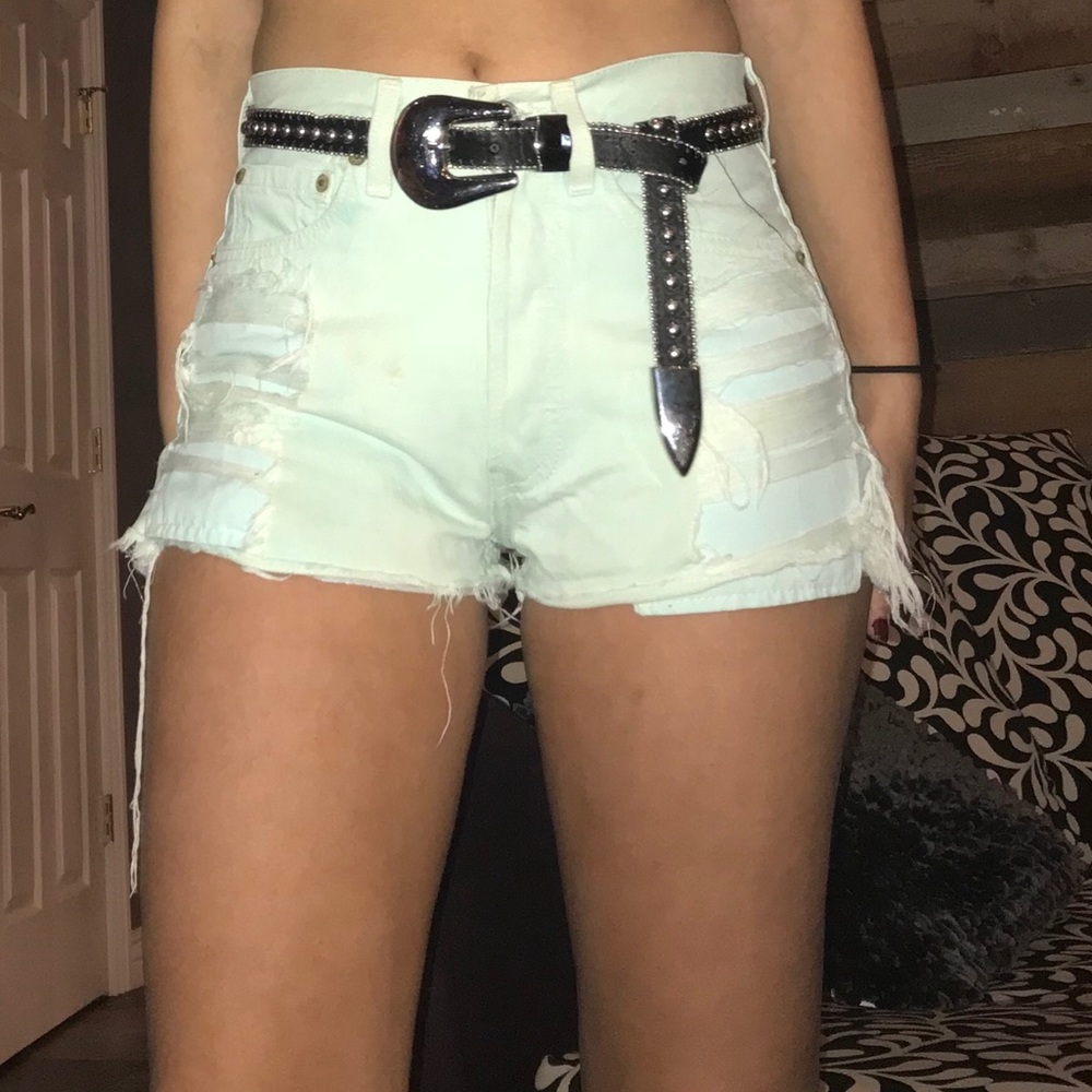 MINT GREEN LEVI JEAN SHORTS SIZE 25